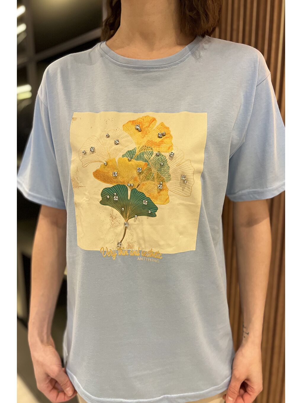 Mavi Bisiklet Yaka Baskılı Taşlı Kadın Tişört-3