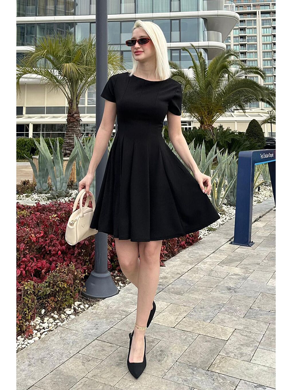 Siyah Godeli Mini Elbise Mg2326