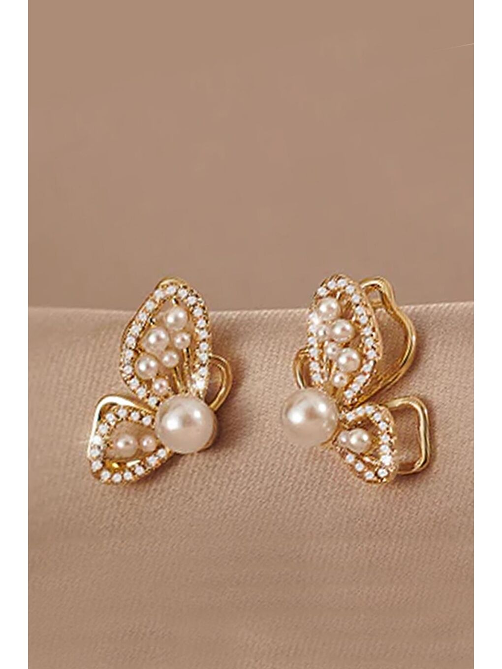 Sarı Simetrik Kelebek İncili Çivi Küpe-1