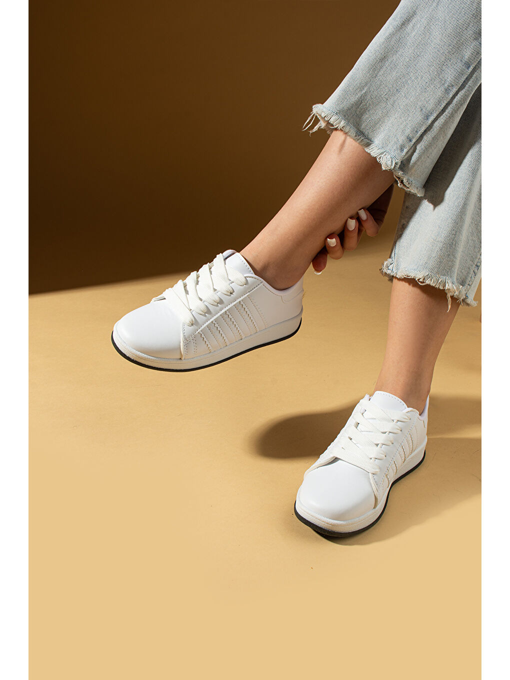 Pembe Potin Beyaz Bağcıklı Rahat Kalıp Şerit Detaylı Comfort Taban Kadın Sneaker 001-1015-24 - 2