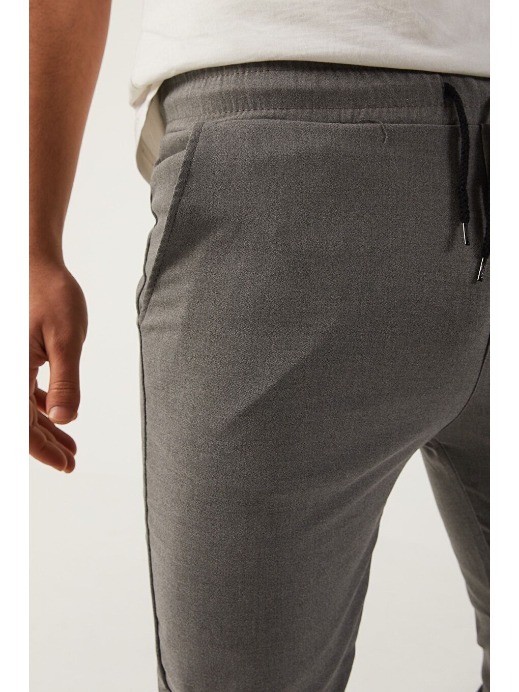 Gri Erkek Dar Kalıp Lastikli Paça Jogger Pantolon-3