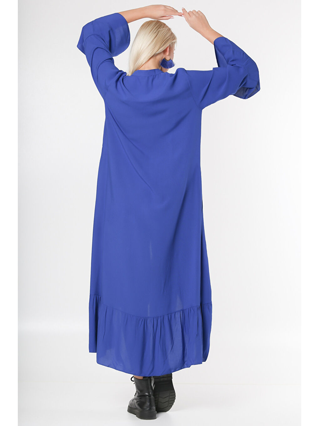 Koyu Mavi Dik Yaka Fırfırlı Kol Düğmeli Kol Ve Etek Ucu Fırfırlı Nakışlı Oversize Dokuma Elbise-1