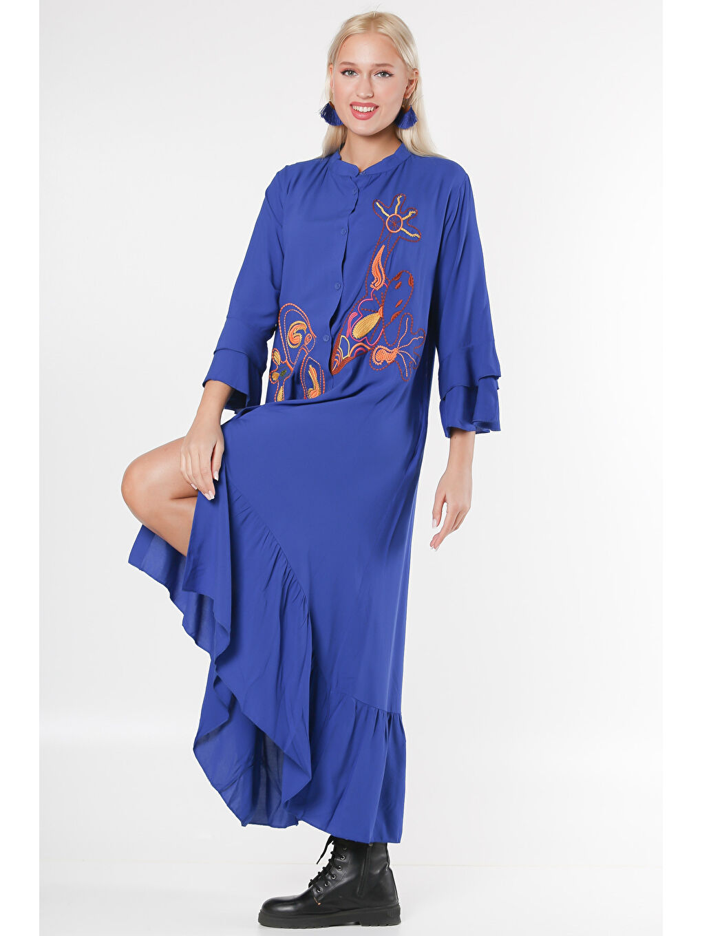 Koyu Mavi Dik Yaka Fırfırlı Kol Düğmeli Kol Ve Etek Ucu Fırfırlı Nakışlı Oversize Dokuma Elbise-4