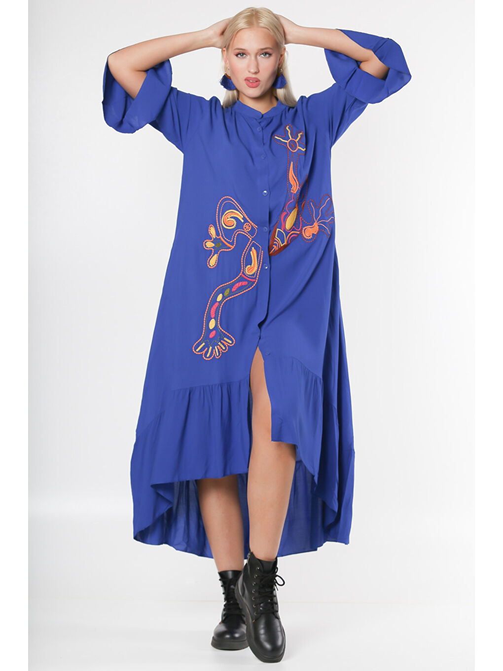 Koyu Mavi Dik Yaka Fırfırlı Kol Düğmeli Kol Ve Etek Ucu Fırfırlı Nakışlı Oversize Dokuma Elbise-6