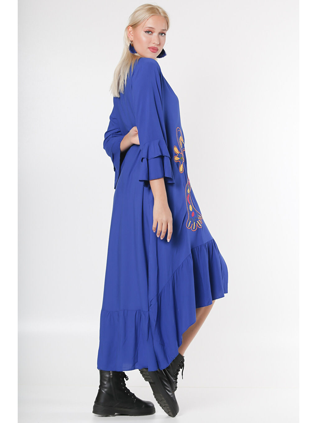 Koyu Mavi Dik Yaka Fırfırlı Kol Düğmeli Kol Ve Etek Ucu Fırfırlı Nakışlı Oversize Dokuma Elbise-7