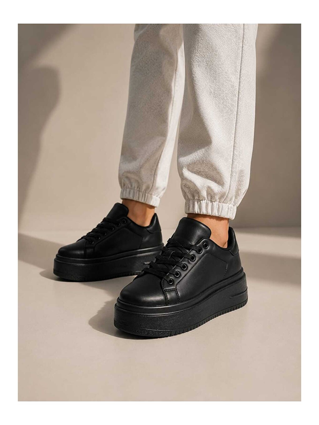 Siyah Kadın 5 Cm Topuklu, Kalın Platform Tabanlı, Bağcıklı Sneaker