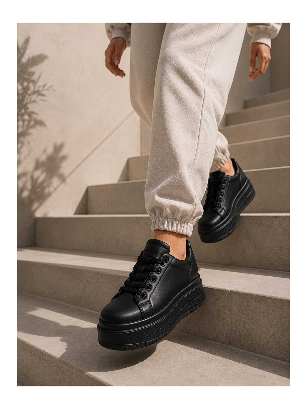 Siyah Kadın 5 Cm Topuklu, Kalın Platform Tabanlı, Bağcıklı Sneaker-1