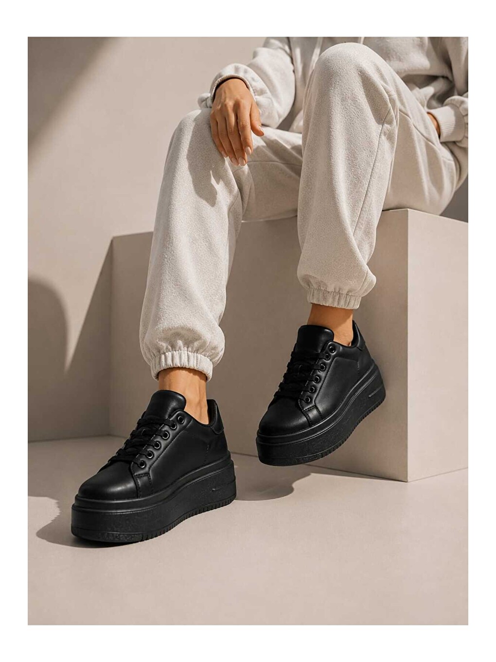 Siyah Kadın 5 Cm Topuklu, Kalın Platform Tabanlı, Bağcıklı Sneaker-2