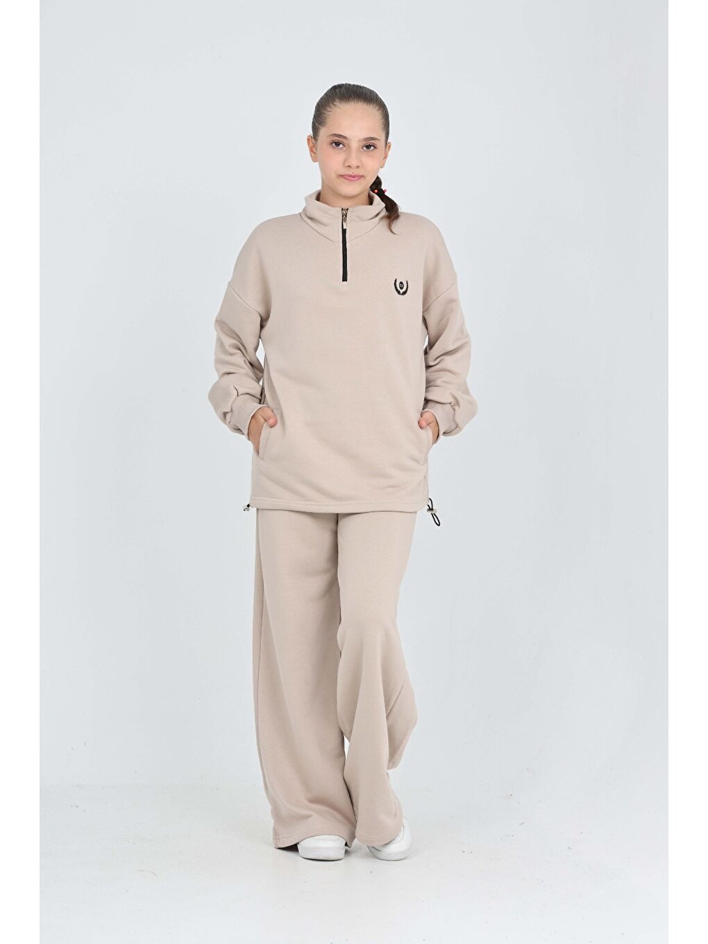 Bej Kız Çocuk 2'li Takım Dik Yaka Yarım Fermuarlı Nakışlı Eşofman Takımı-1