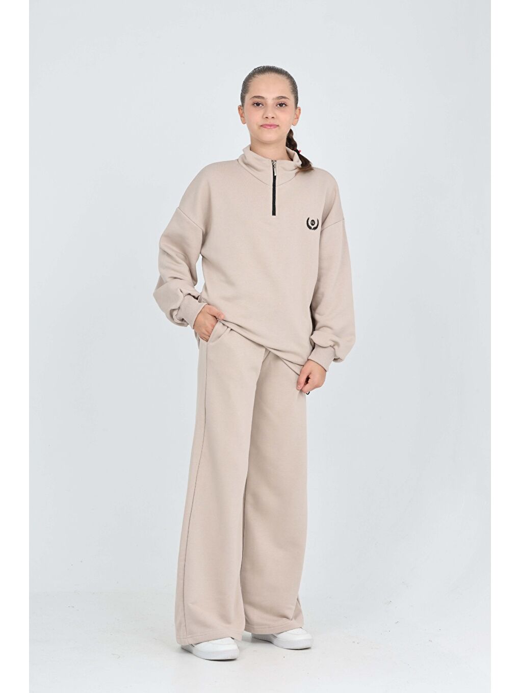 Bej Kız Çocuk 2'li Takım Dik Yaka Yarım Fermuarlı Nakışlı Eşofman Takımı-2