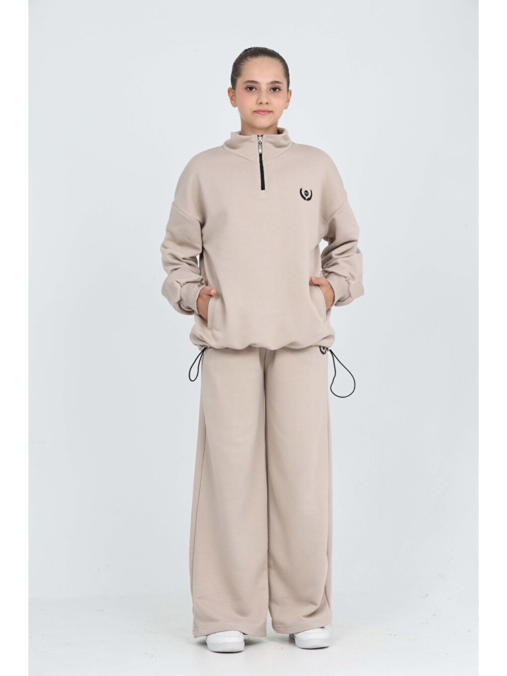 Bej Kız Çocuk 2'li Takım Dik Yaka Yarım Fermuarlı Nakışlı Eşofman Takımı-3