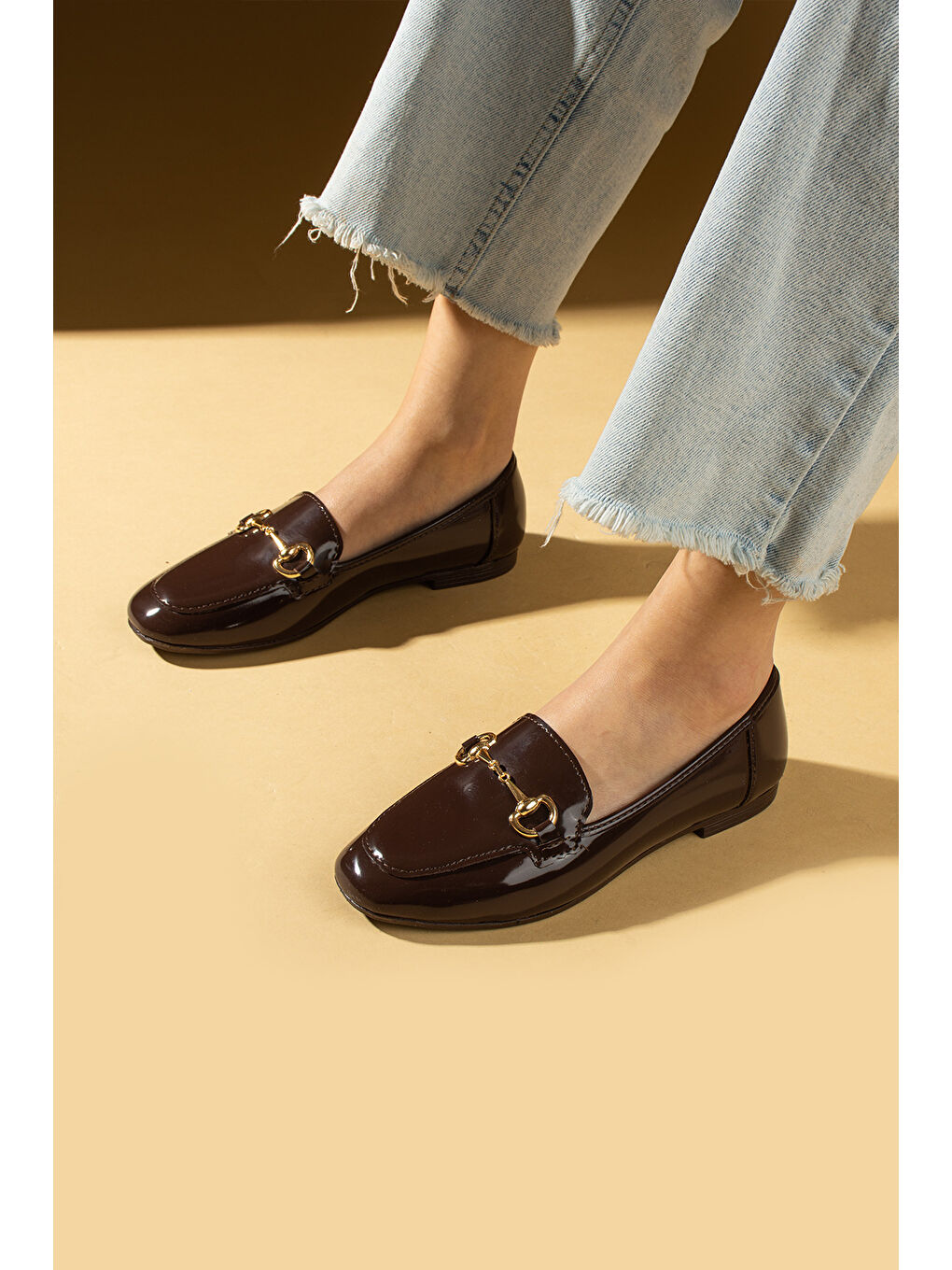 Kahverengi Gold Toka Detaylı Rahat Kalıp Kadın Babet 57-023-24Rugan