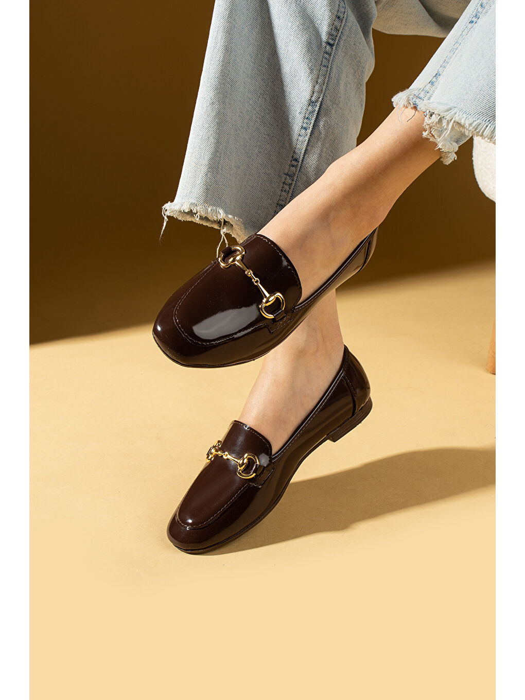 Kahverengi Gold Toka Detaylı Rahat Kalıp Kadın Babet 57-023-24Rugan-1