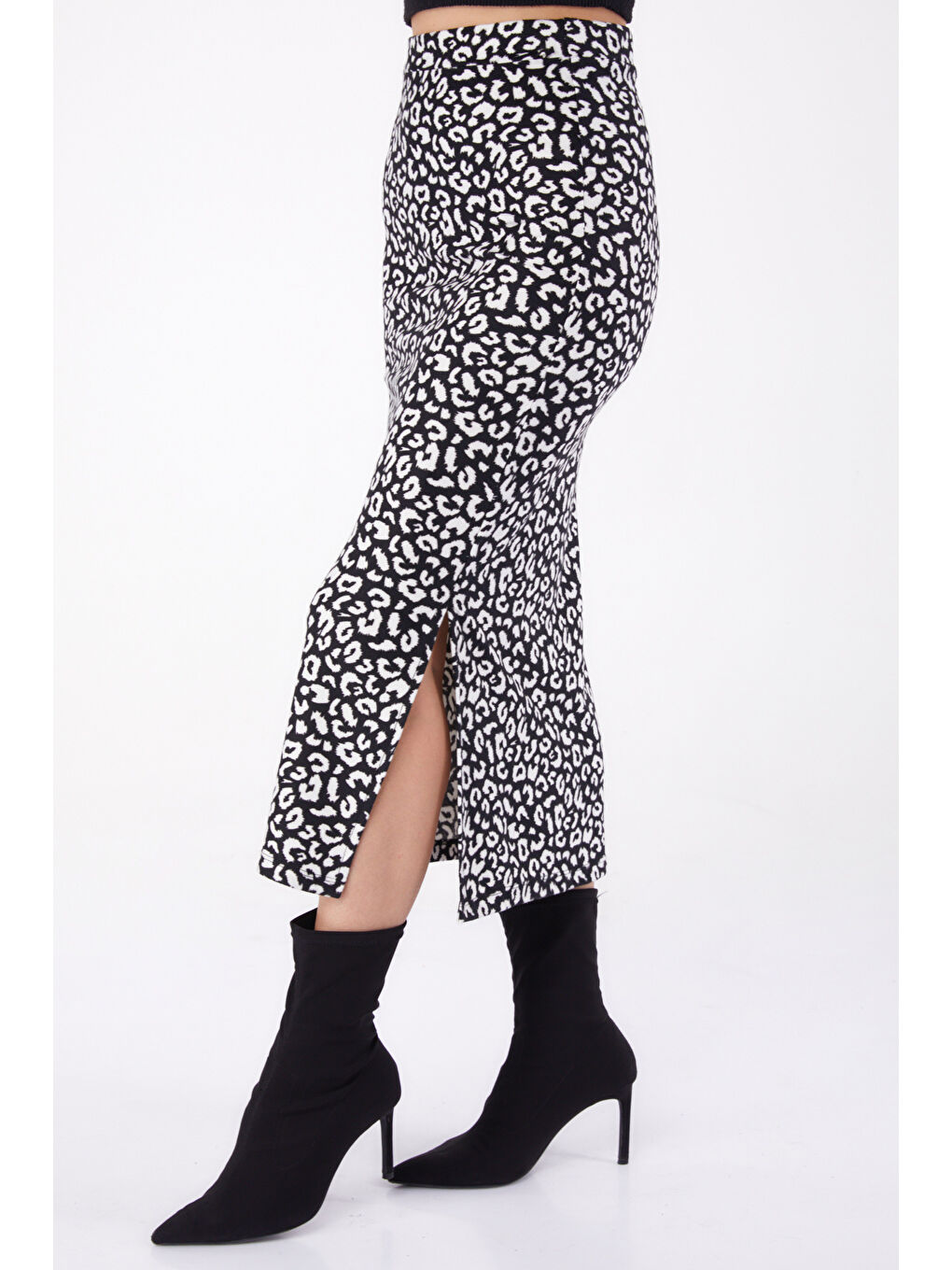 Desenli Yırtmaçlı Etek Siyah - 26321-2