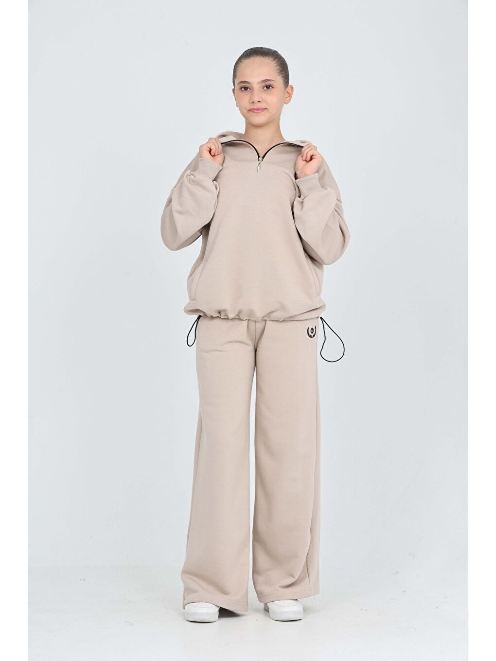 Bej Kız Çocuk 2'li Takım Dik Yaka Yarım Fermuarlı Nakışlı Eşofman Takımı-4