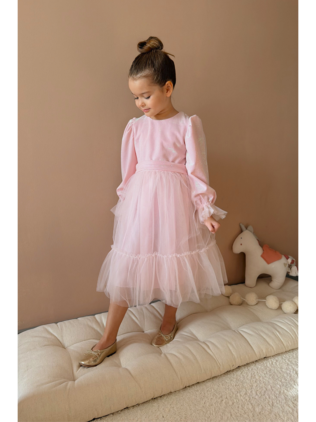 Pembe Üstü Pırıltılı Kumaş Fırfırlı Uzun Etekli Uzun Kollu Kız Çocuk Kız Bebek Elbise