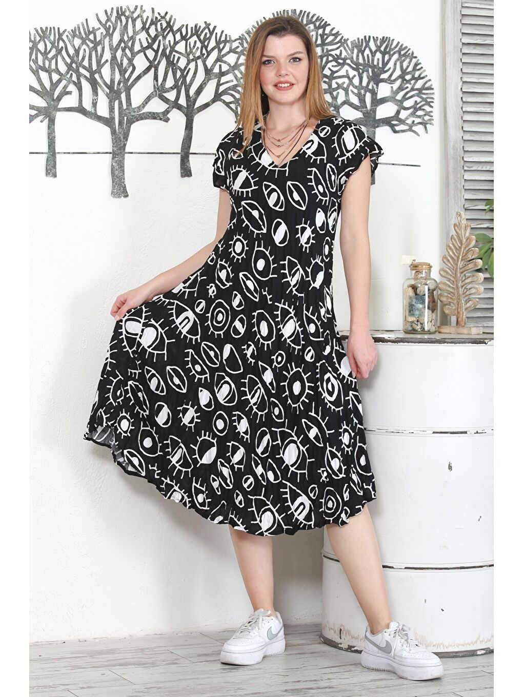 Siyah-Beyaz V Yaka Düşük Kol Empirme Baskılı Casual Dokuma Elbise