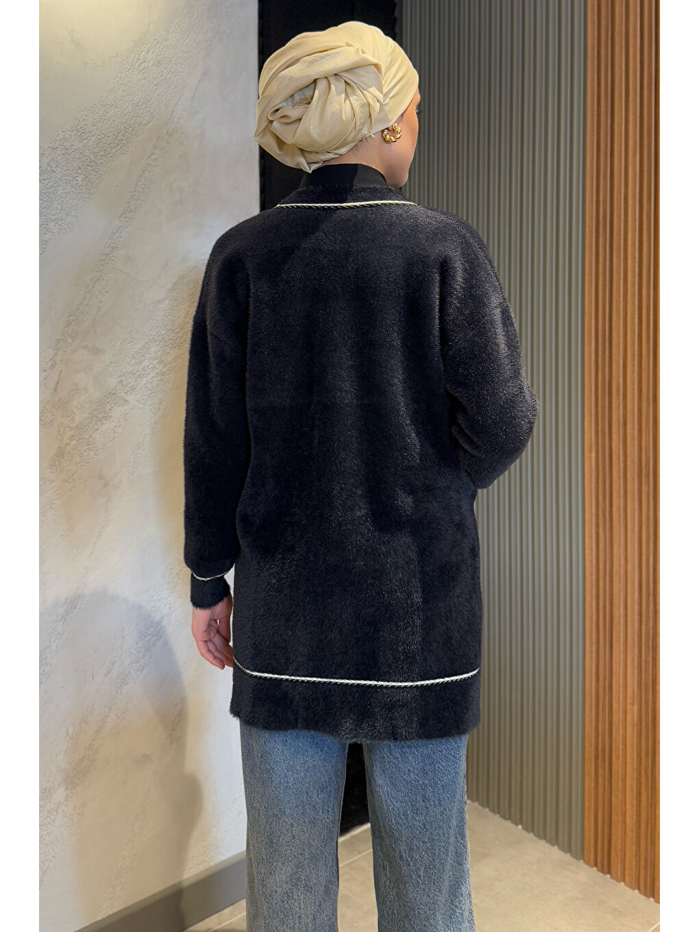 Siyah Kadın Çift Cepli Ön Düğmeli Sakallı Tesettür Hırka-6