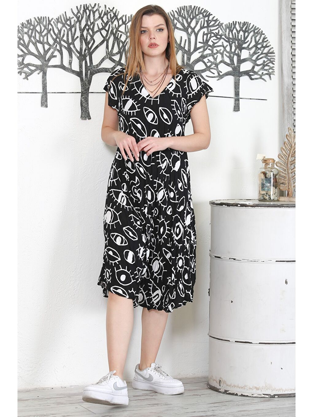 Siyah-Beyaz V Yaka Düşük Kol Empirme Baskılı Casual Dokuma Elbise-3