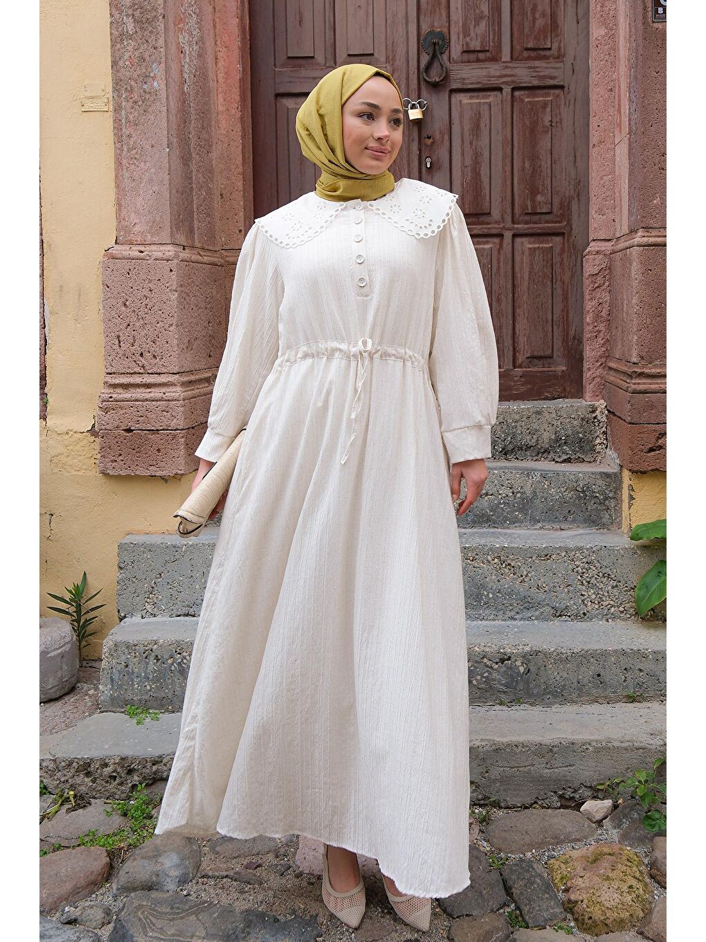 Bebe Yaka Dantel Detaylı Tesettür Elbise Ekru