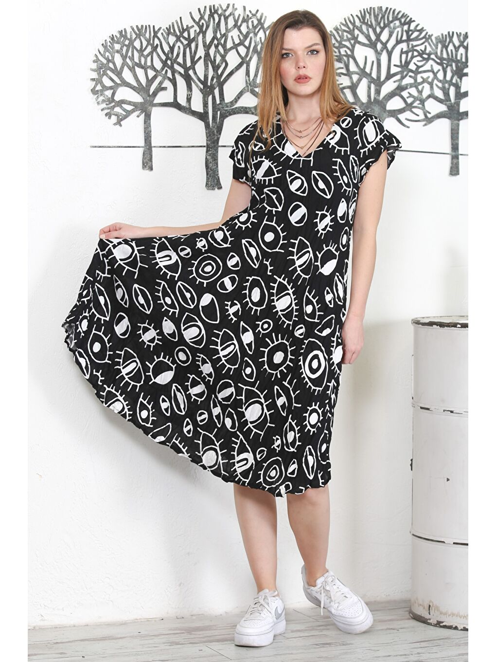 Siyah-Beyaz V Yaka Düşük Kol Empirme Baskılı Casual Dokuma Elbise-4