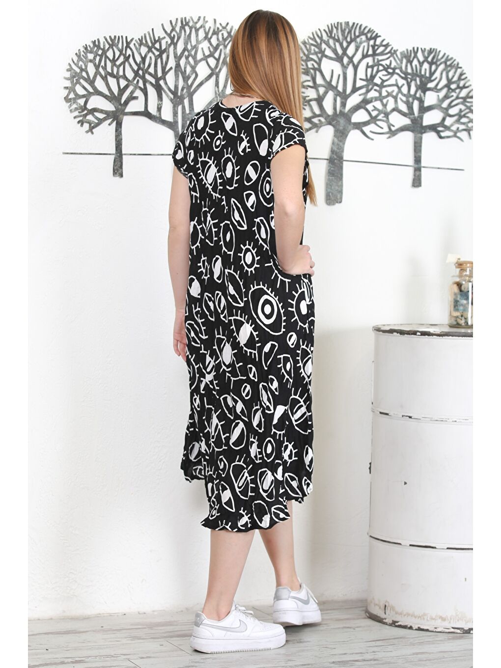 Siyah-Beyaz V Yaka Düşük Kol Empirme Baskılı Casual Dokuma Elbise-5
