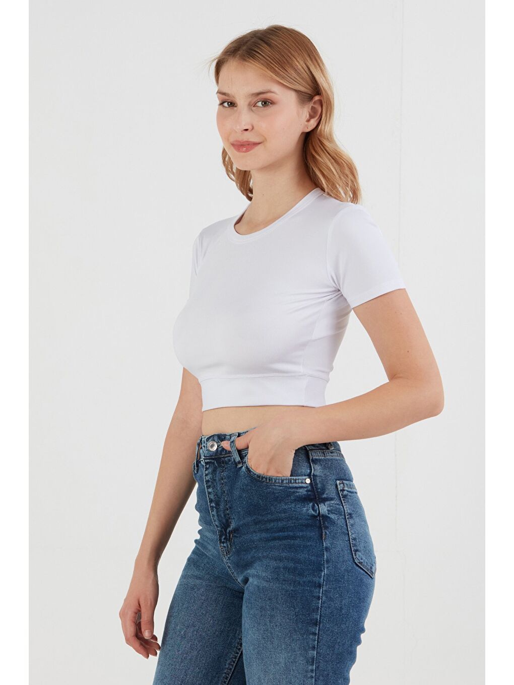 Beyaz Basic Bisiklet Yaka Crop Tişört-2