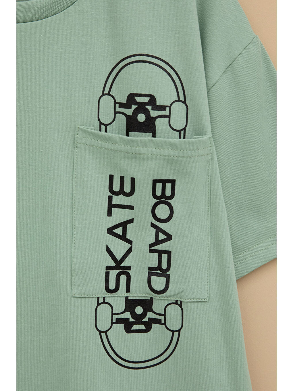 Yeşil Skateboard Baskılı Cepli Erkek Çocuk Bisiklet Yaka Tişört 20909-1