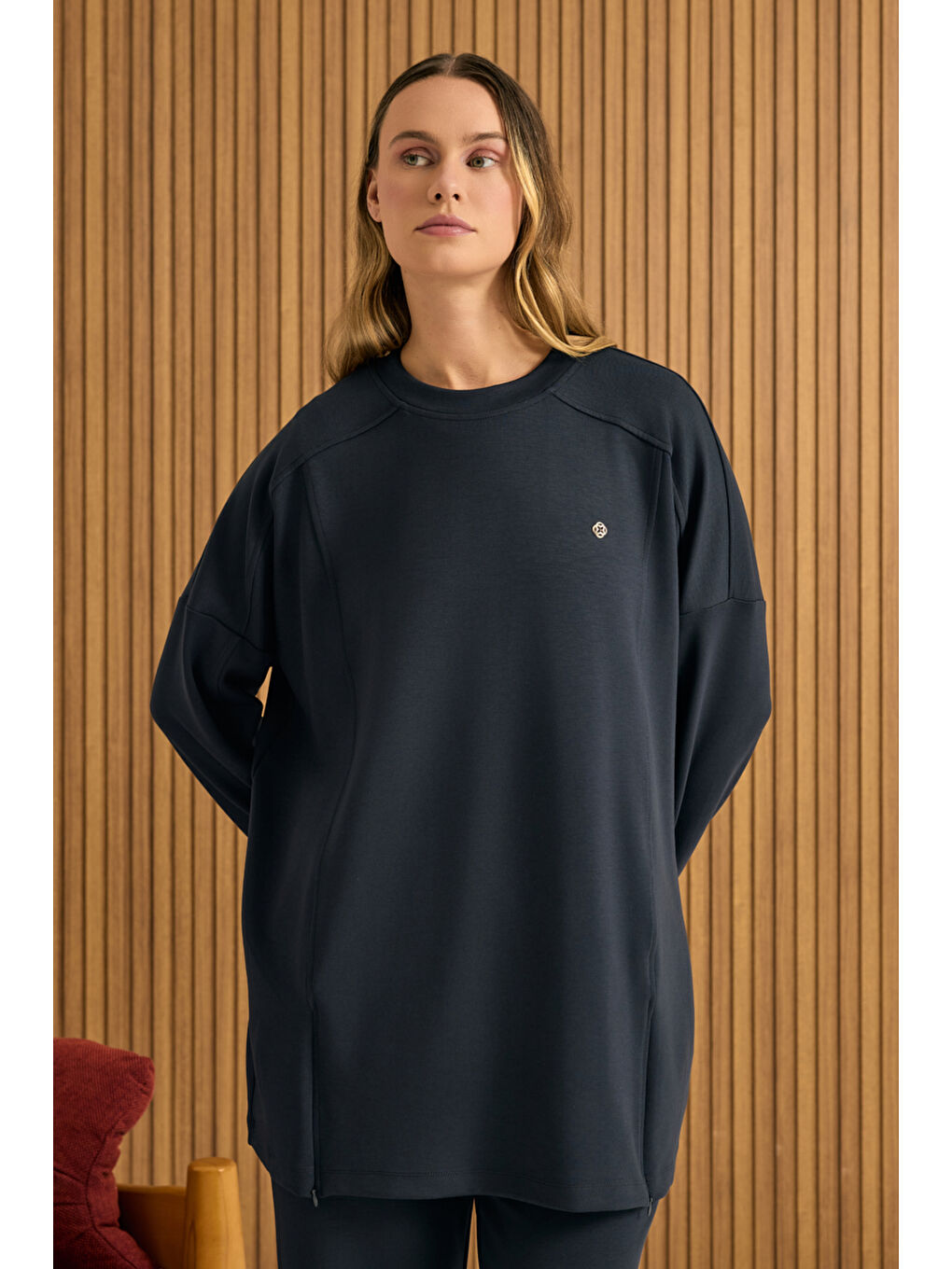 Lacivert Etek Ucu Fermuarlı Yırtmaç Detaylı Sweatshirt