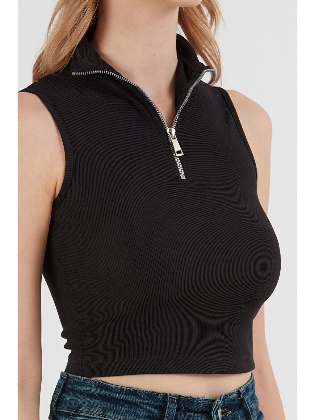 Siyah Fitilli Yarım Fermuarlı Kolsuz Bluz-4