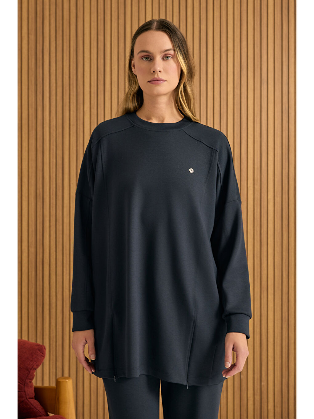 Lacivert Etek Ucu Fermuarlı Yırtmaç Detaylı Sweatshirt-1