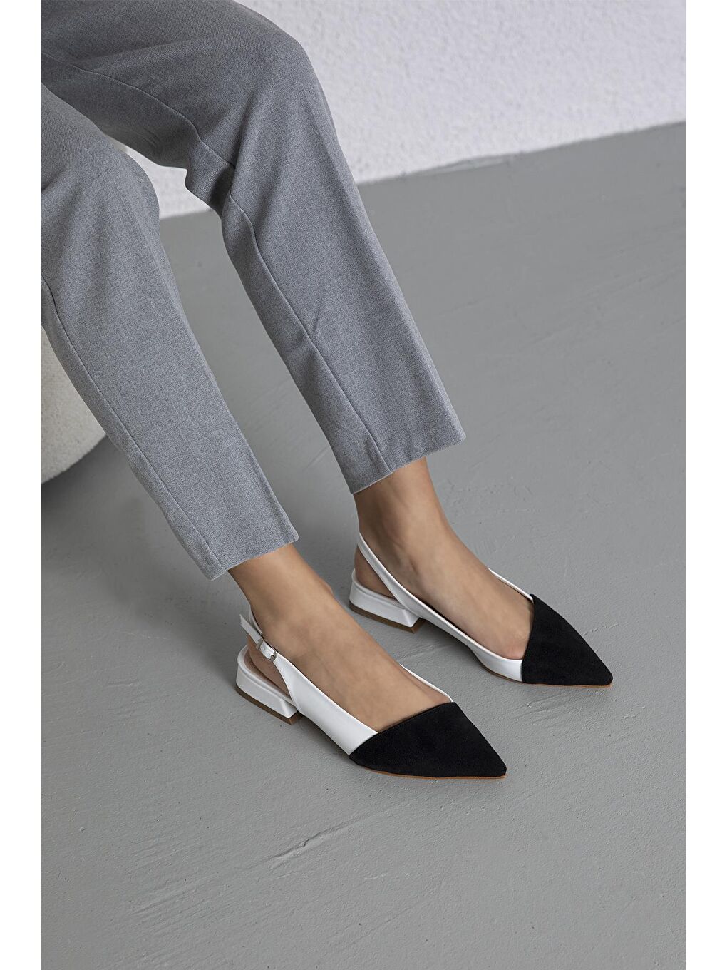 Ronan Kadın Süet Detay  Topuklu  Deri  Ayakkabı Beyaz-Siyah