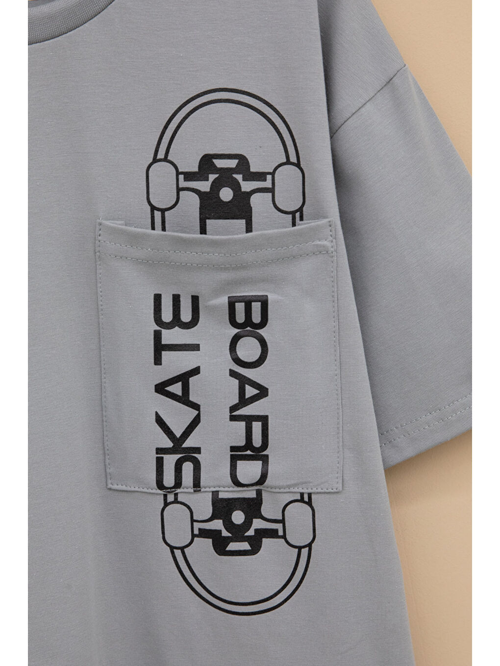 Gri Füme Skateboard Baskılı Cepli Erkek Çocuk Bisiklet Yaka Tişört 20910-1