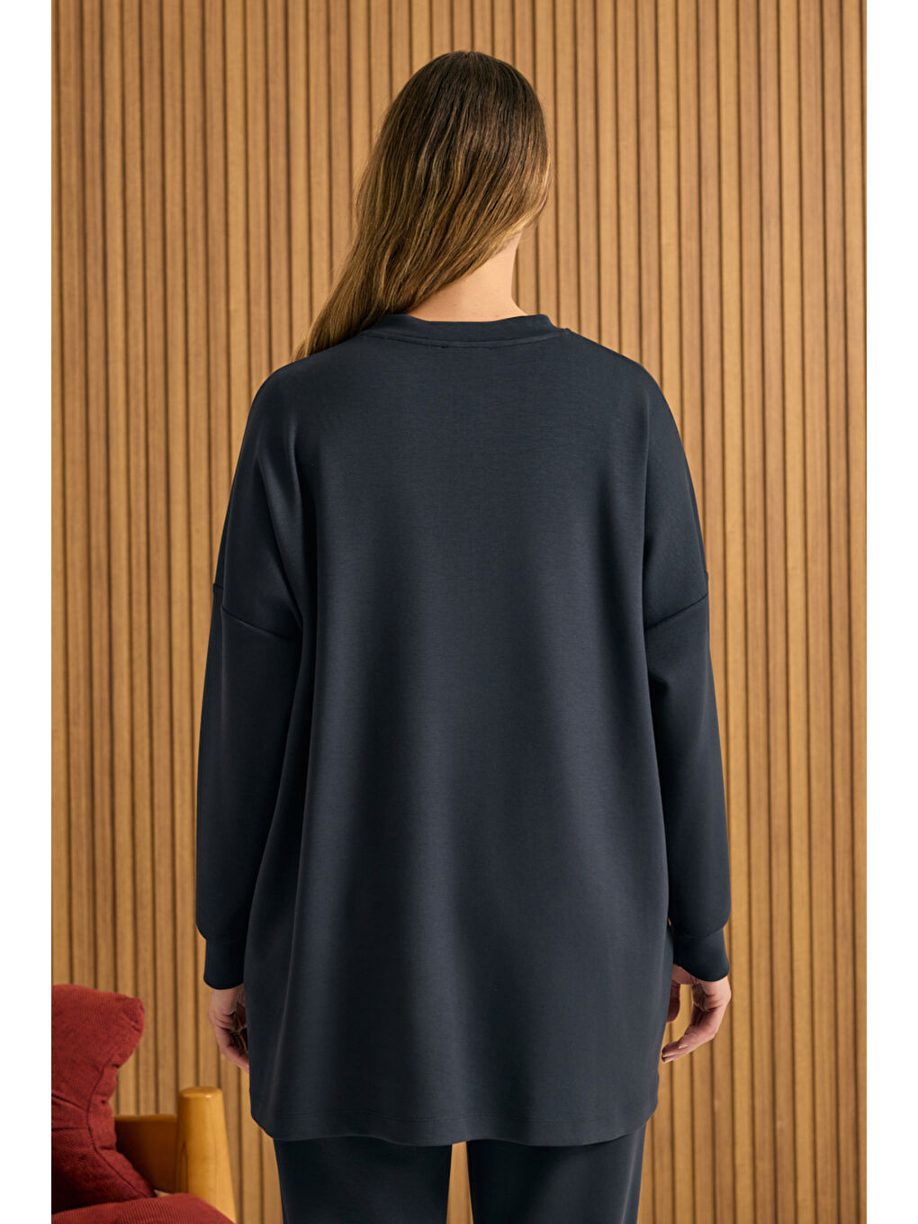 Lacivert Etek Ucu Fermuarlı Yırtmaç Detaylı Sweatshirt-4