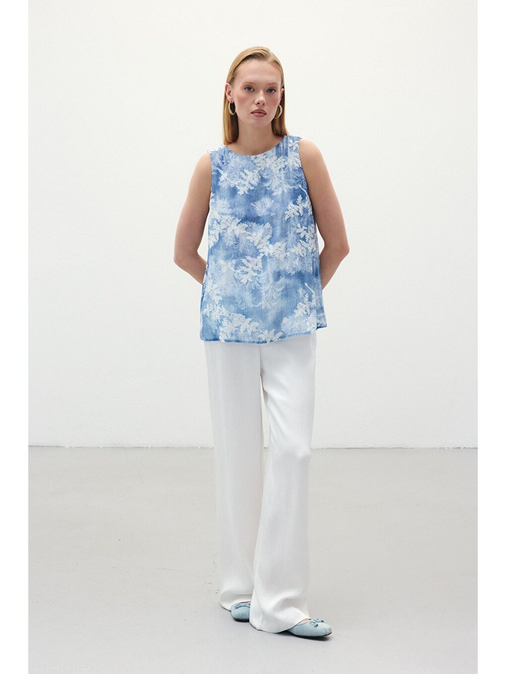 Nakışlı Kolsuz Bluz - İndigo-1