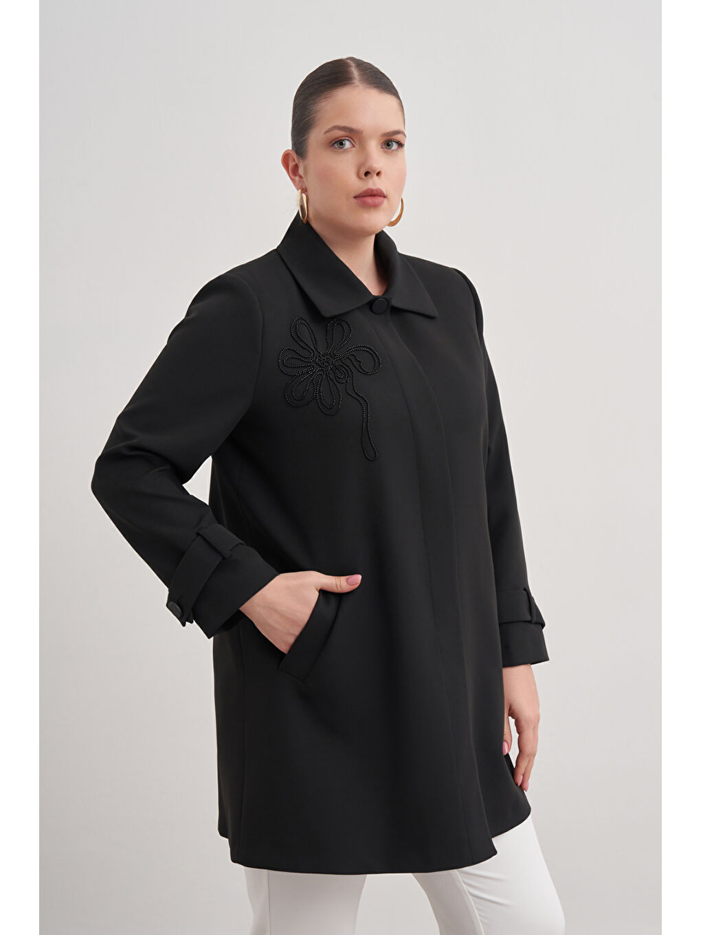 Siyah Boncuk Nakış İşlemeli Cepli Kap-1