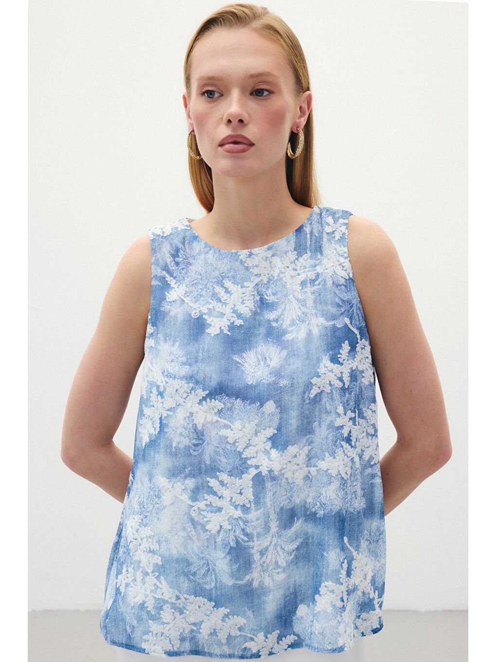 Nakışlı Kolsuz Bluz - İndigo-4