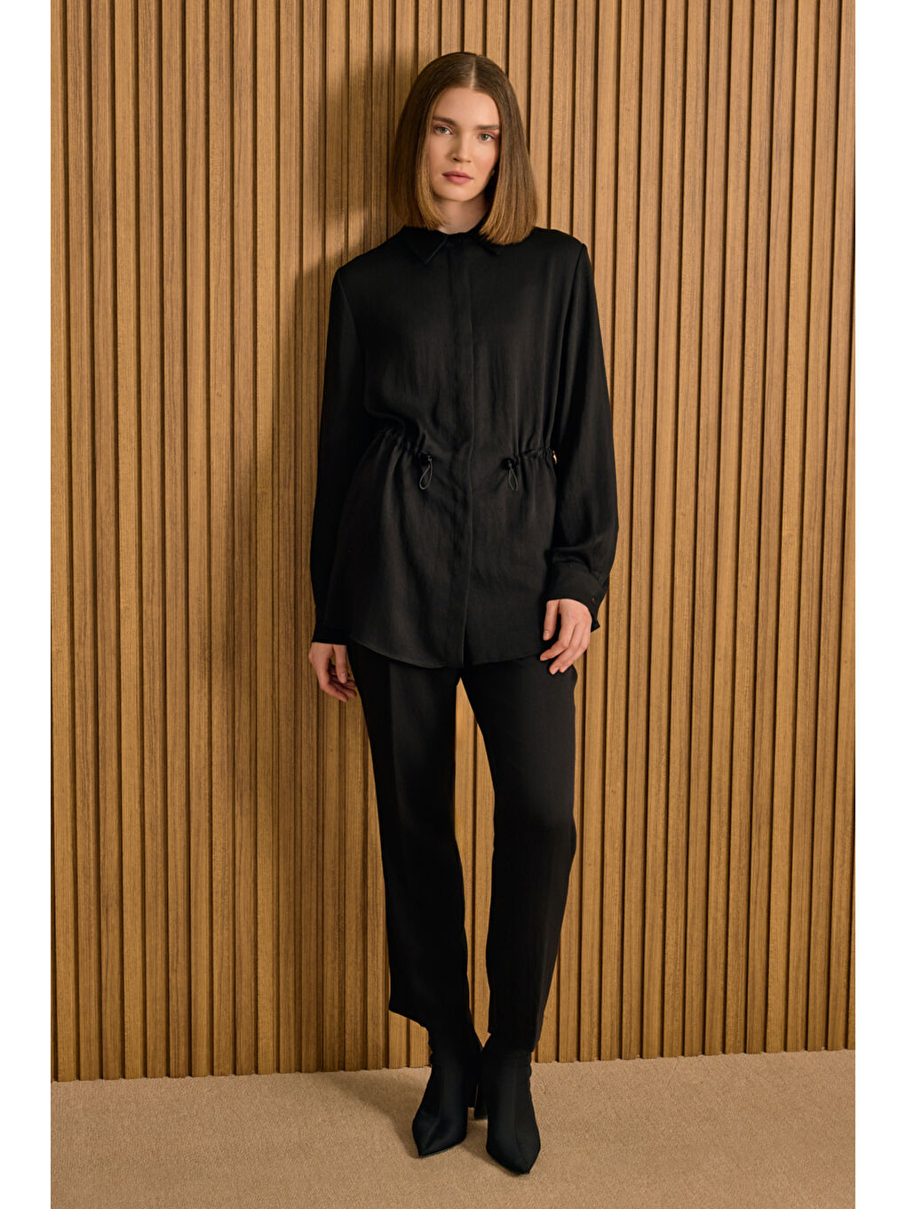 Siyah Beli Lastik Ayarlı Lyocell Tunik