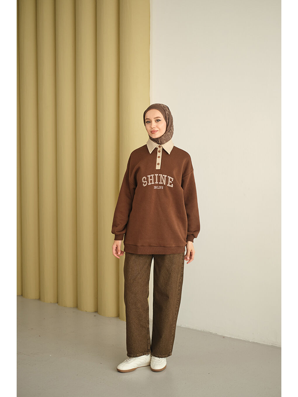 Kadın Deri Yaka Nakışlı Sweat Kahverengi-1