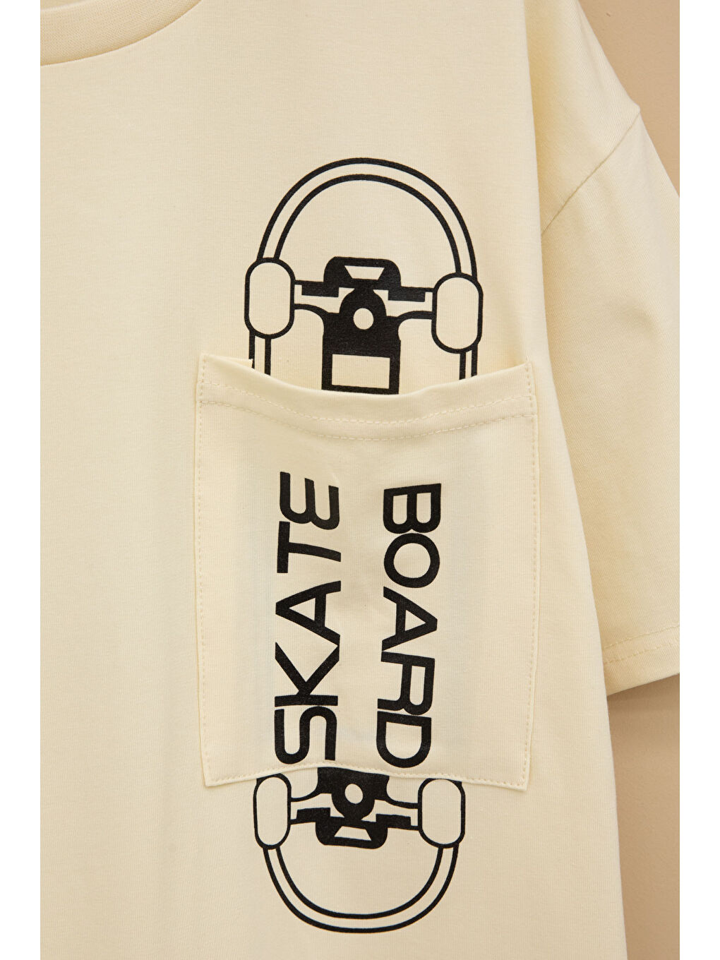 Ekru Krem Skateboard Baskılı Cepli Erkek Çocuk Bisiklet Yaka Tişört 20913-1