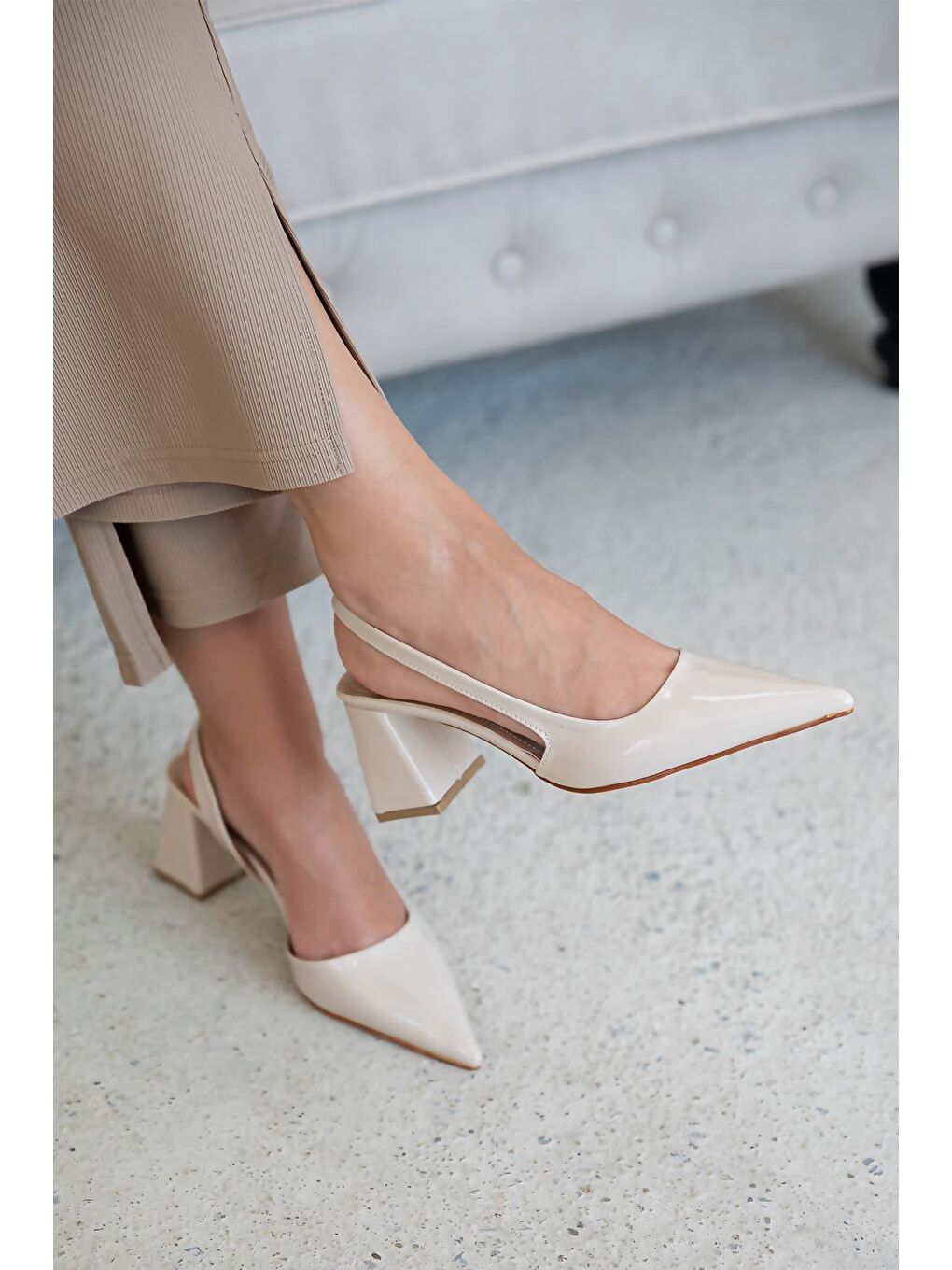 Luan Kadın  Rugan Topuklu  Ayakkabı Bej