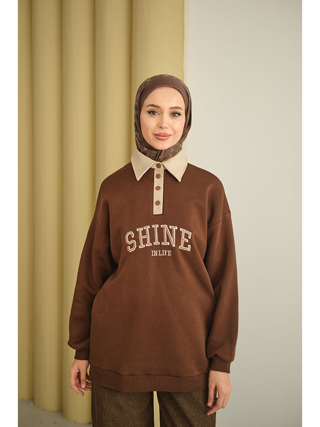 Kadın Deri Yaka Nakışlı Sweat Kahverengi-2