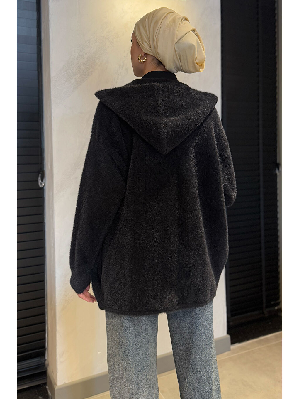 Siyah Kadın Ön Düğmeli Çift Cepli Kapüşonlu Sakallı Tesettür Hırka-7