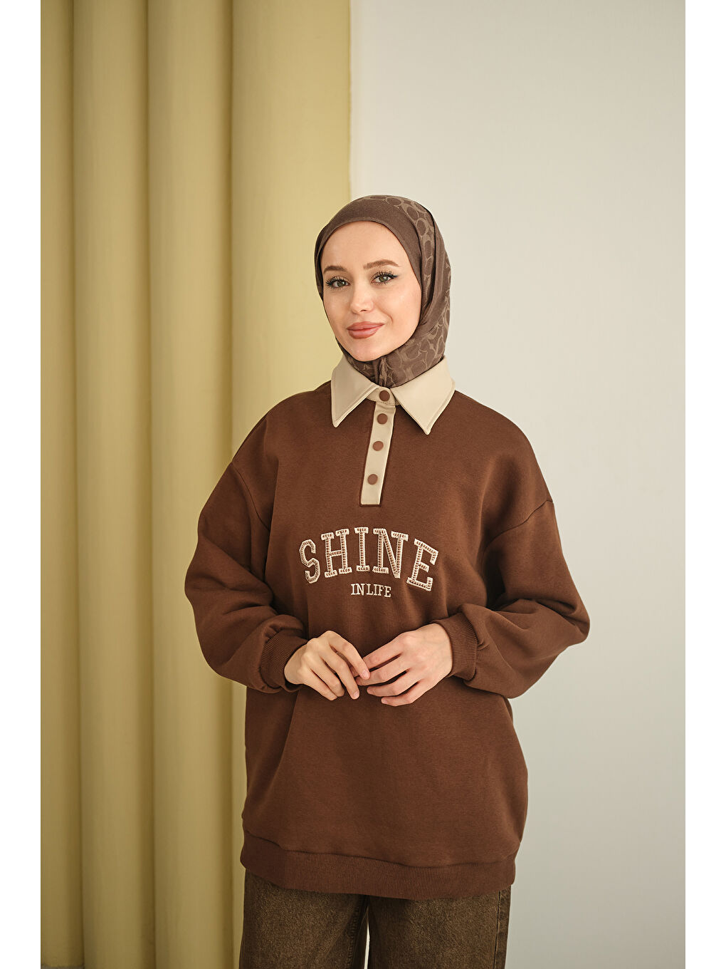 Kadın Deri Yaka Nakışlı Sweat Kahverengi-3