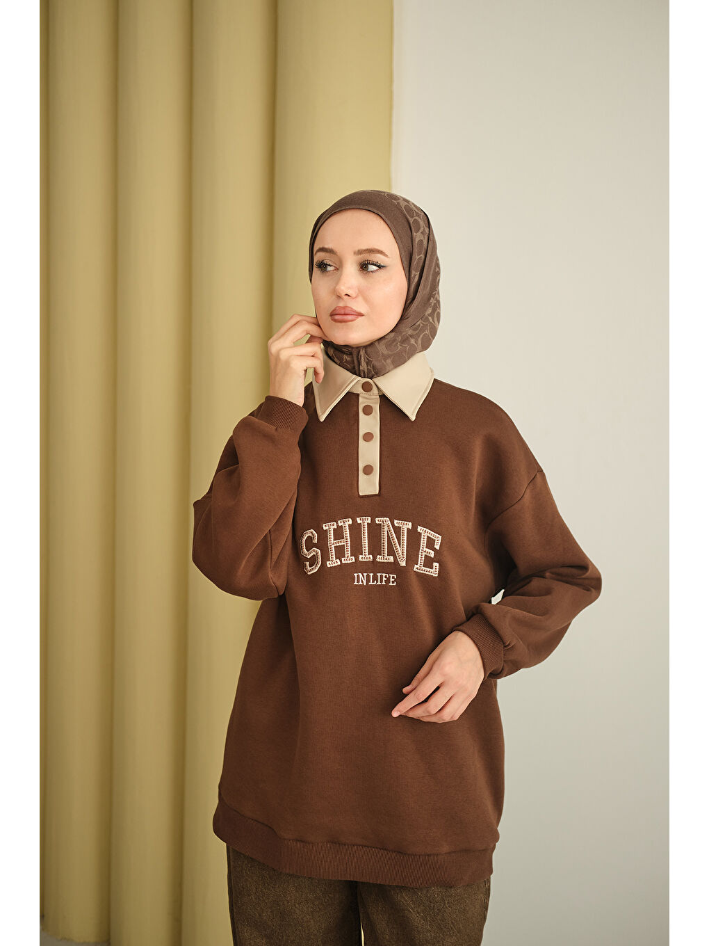 Kadın Deri Yaka Nakışlı Sweat Kahverengi-4