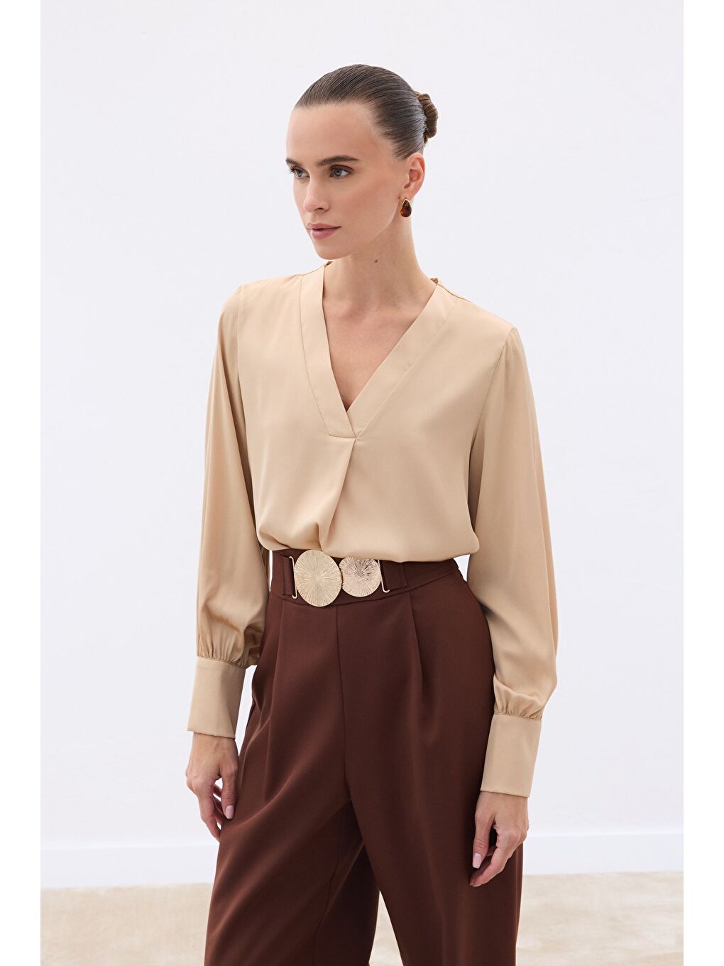 Kahverengi V Yaka Saten Bluz - Camel