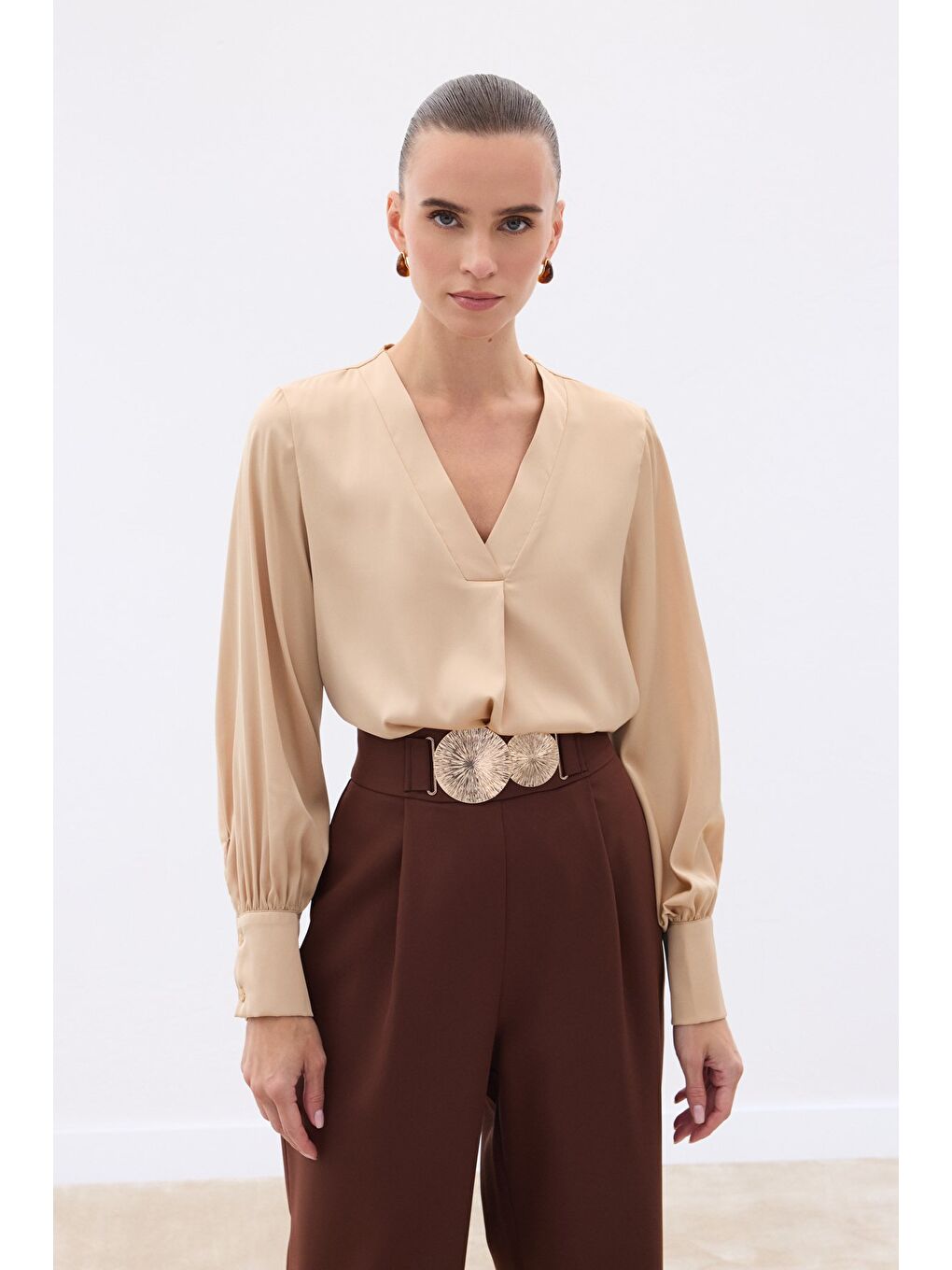 Kahverengi V Yaka Saten Bluz - Camel-1
