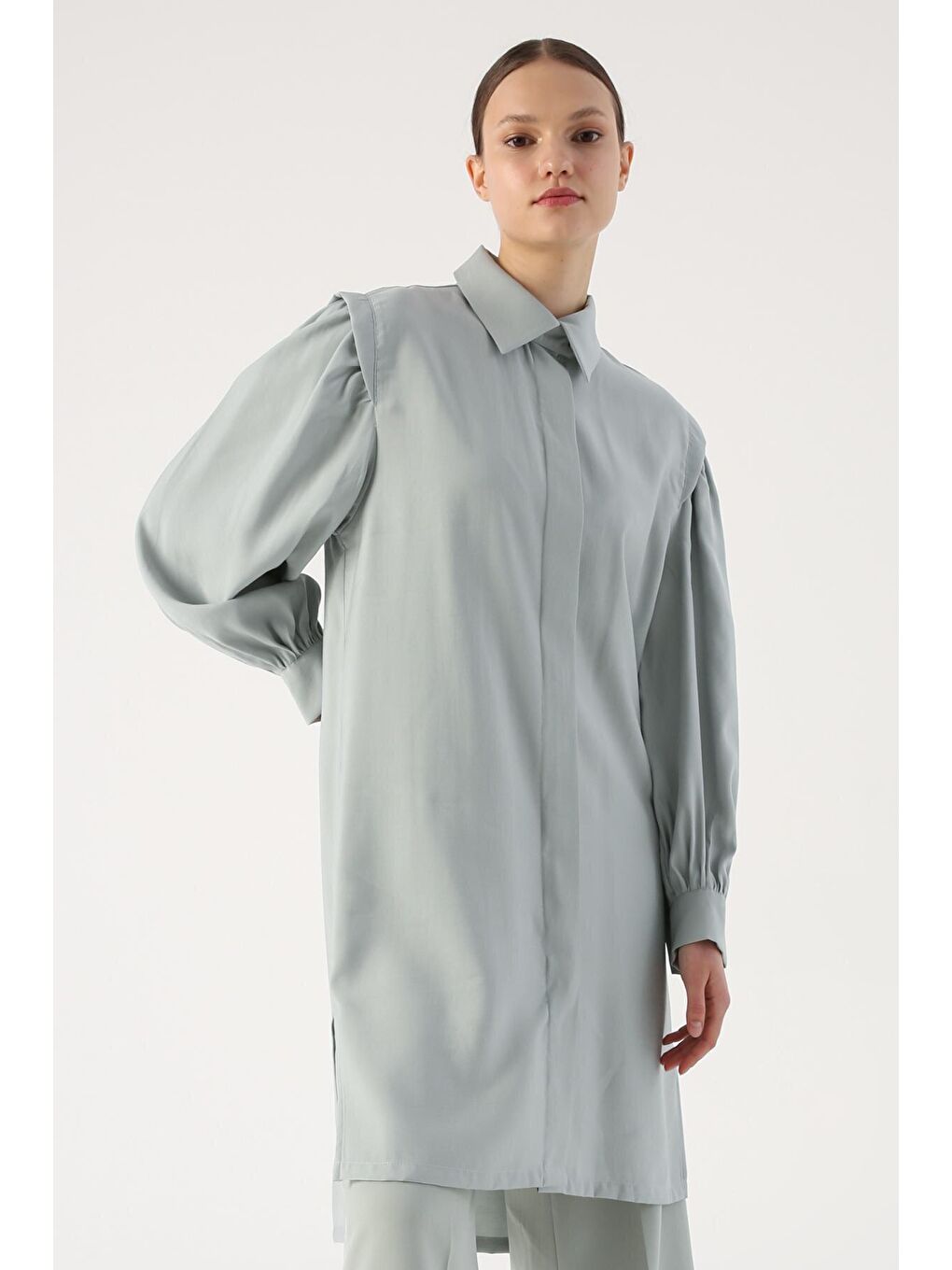 Gri Kolları Büzgülü Yırtmaçlı Gömlek Tunik