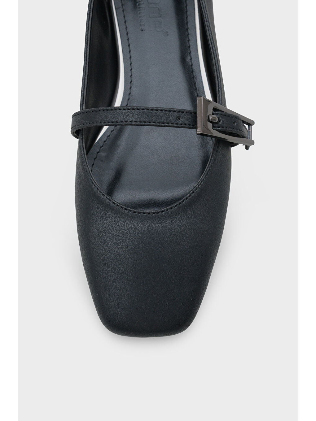 Siyah Rebbecca Küt Burunlu Kısa Topuklu Metal Tokalı Kadın Babet-2