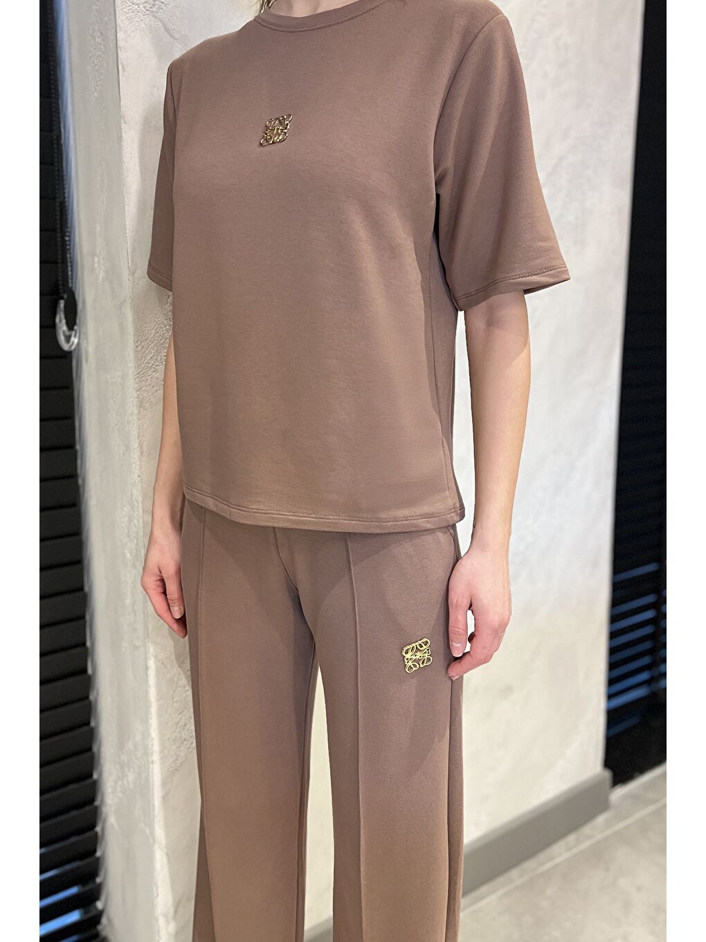Kahverengi Kadın Gold Toka Detaylı Tişört Pantolon İkili Takım-3